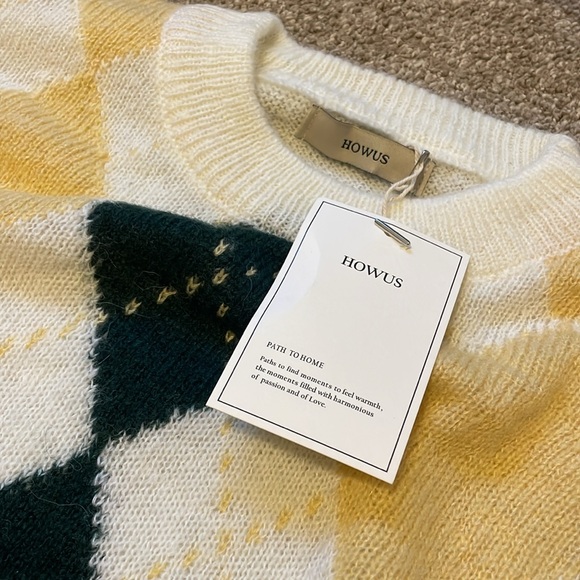 HOWUS diamond pattern wool sweater, white yellow dark green, NWT, one size - Picture 3 of 5